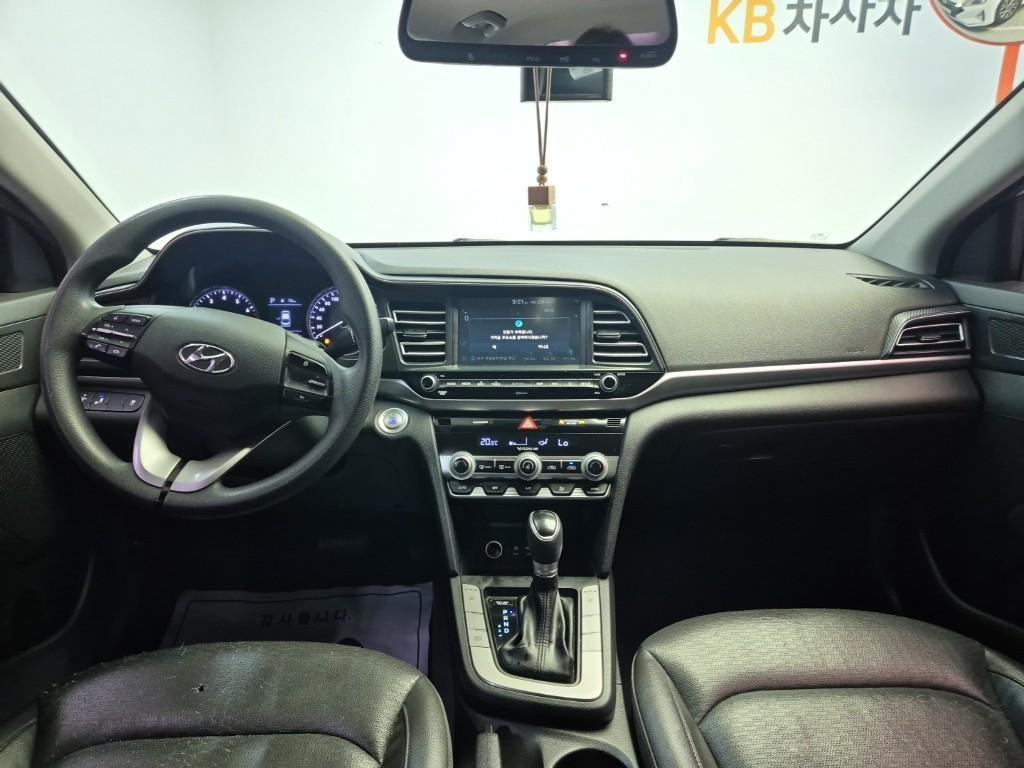 HYUNDAI Avante - Vista 7