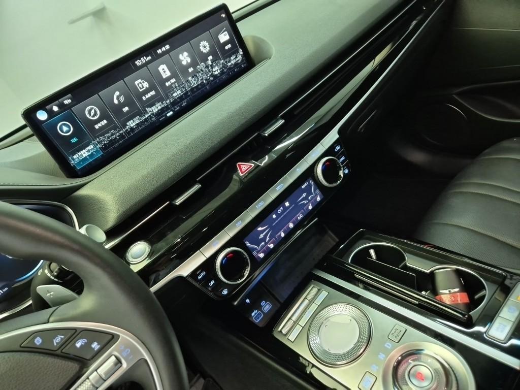Genesis G80 - Vista 10