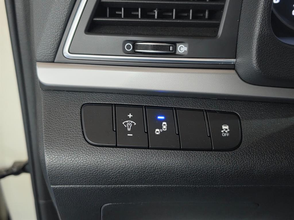 HYUNDAI Avante - Vista 10