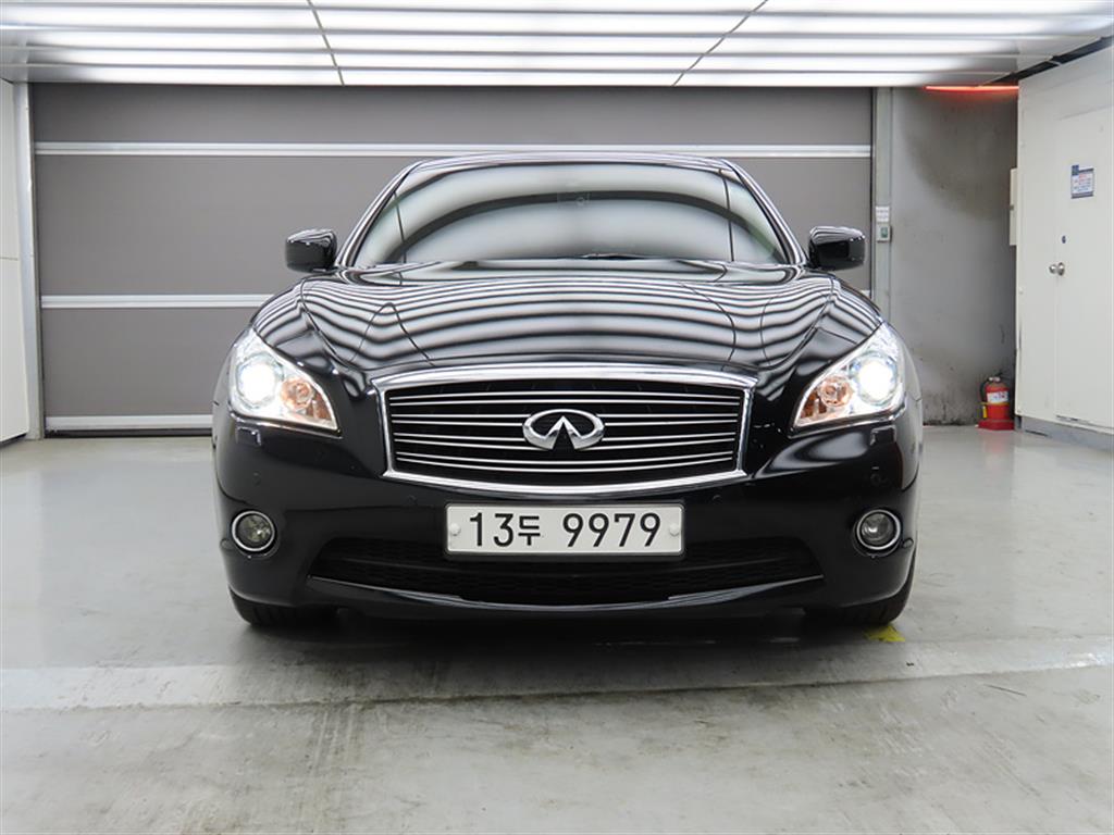 Infiniti M - Vista 2