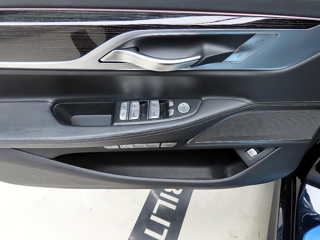BMW 7 Series - Vista 11