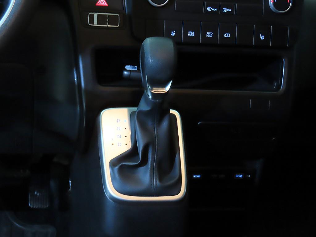 HYUNDAI Staria - Vista 12