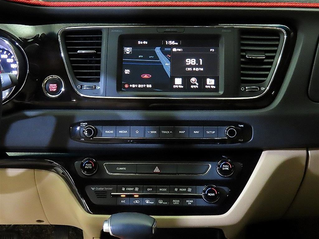KIA Carnival - Vista 11