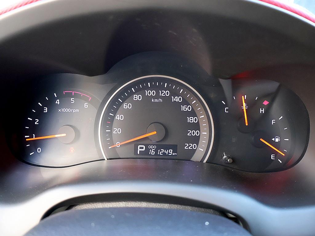 KIA Carnival - Vista 11