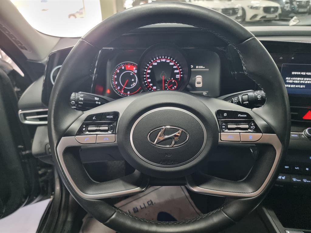 HYUNDAI Avante - Vista 11