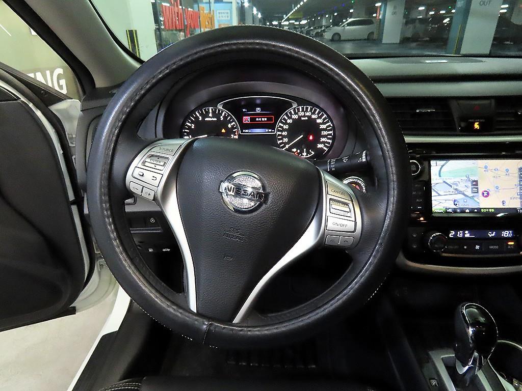 Nissan Altima - Vista 8