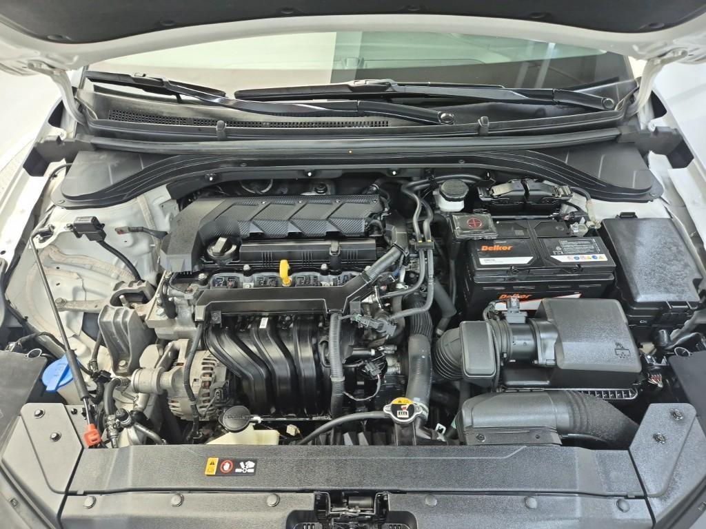 HYUNDAI Avante - Vista 5
