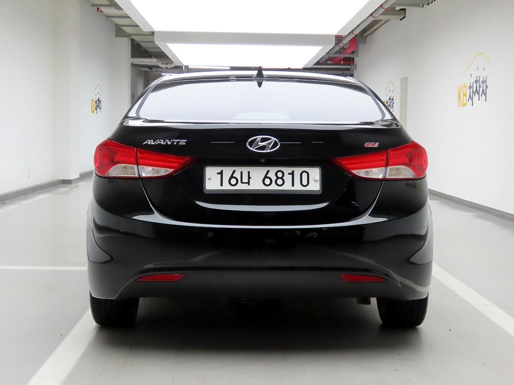 HYUNDAI Avante - Vista 3