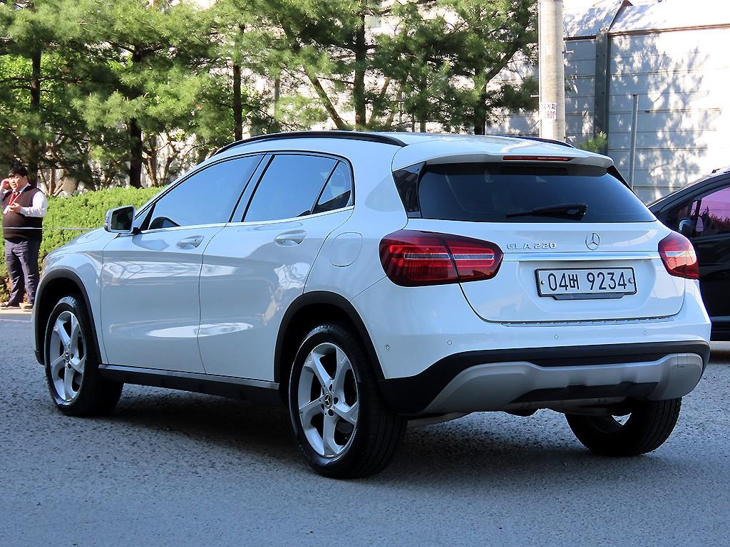 Mercedes Benz GLA Class - Vista 3