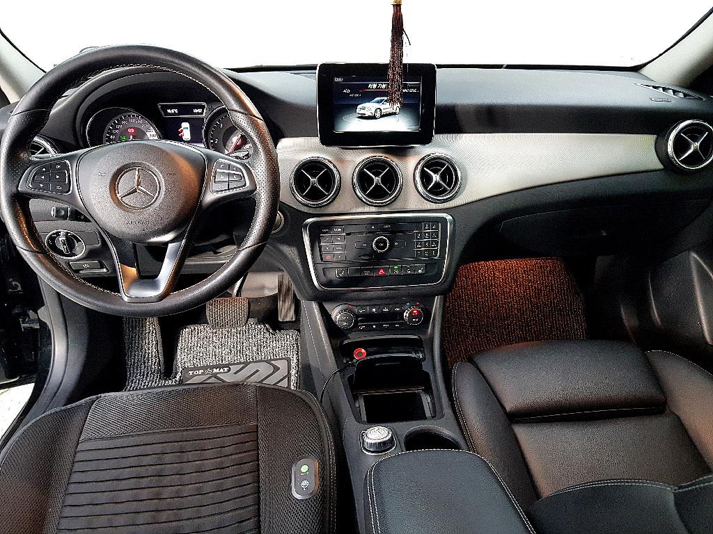 Mercedes Benz GLA Class - Vista 5