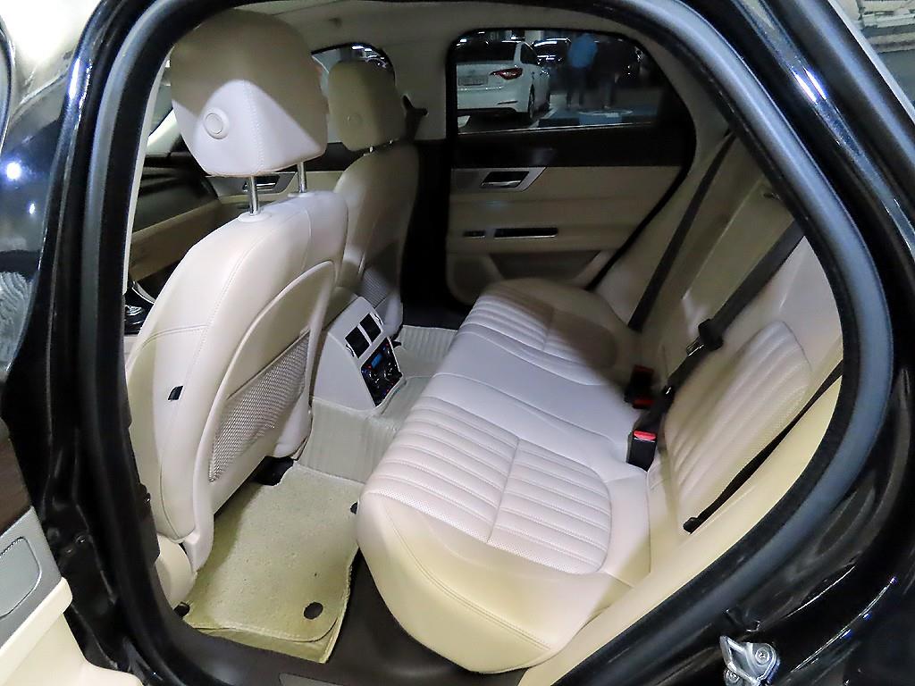 Jaguar XF - Vista 7