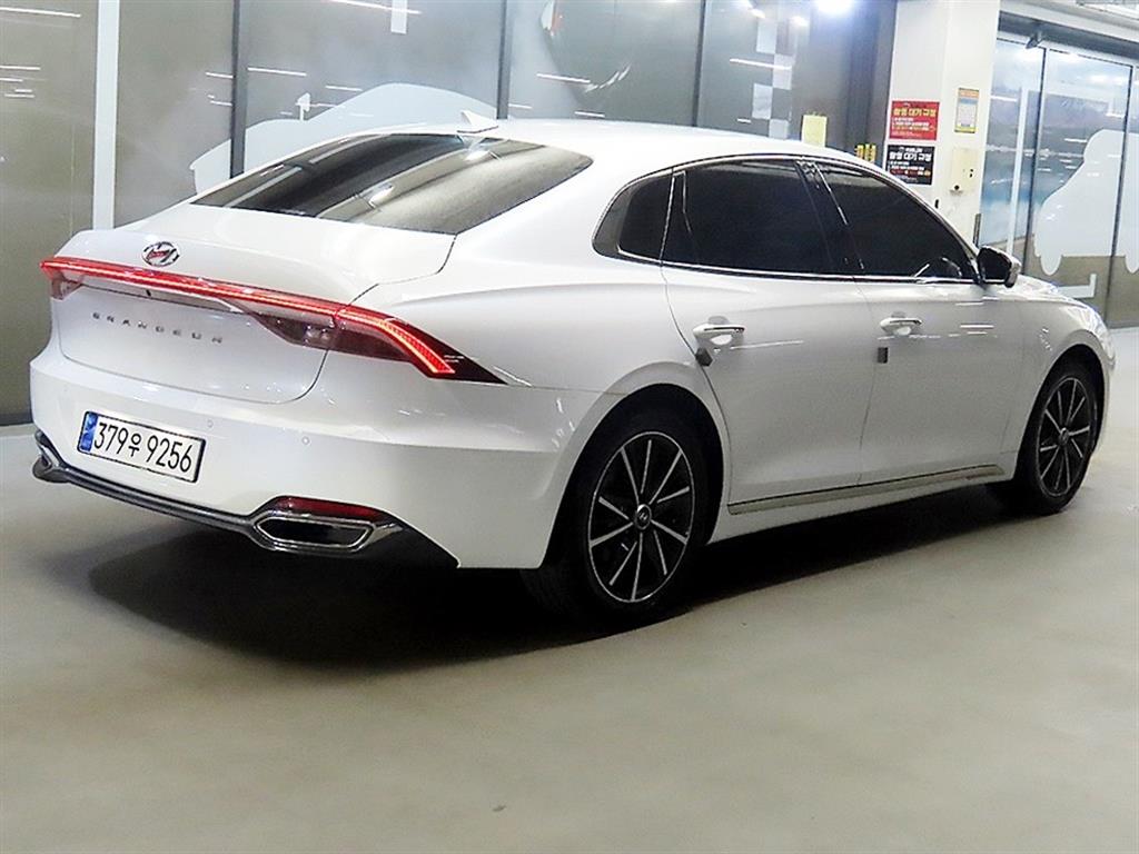 HYUNDAI Grandeur - Vista 4
