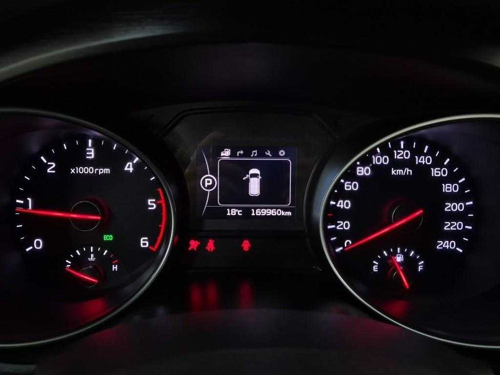 KIA Carnival - Vista 6