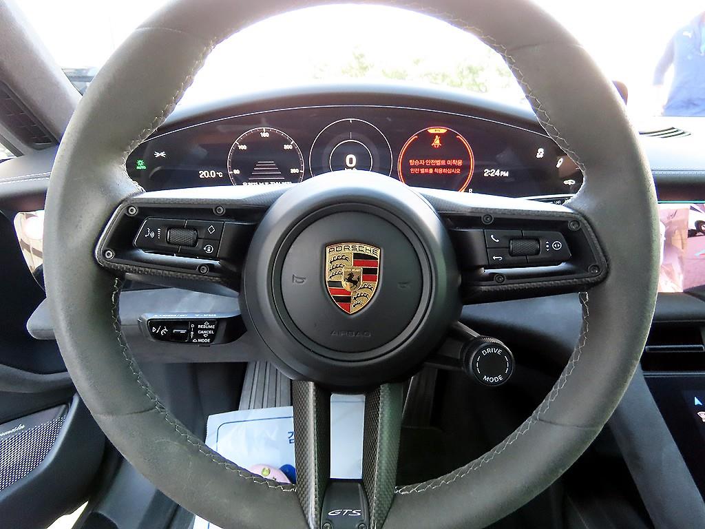 Porsche Taycan - Vista 8