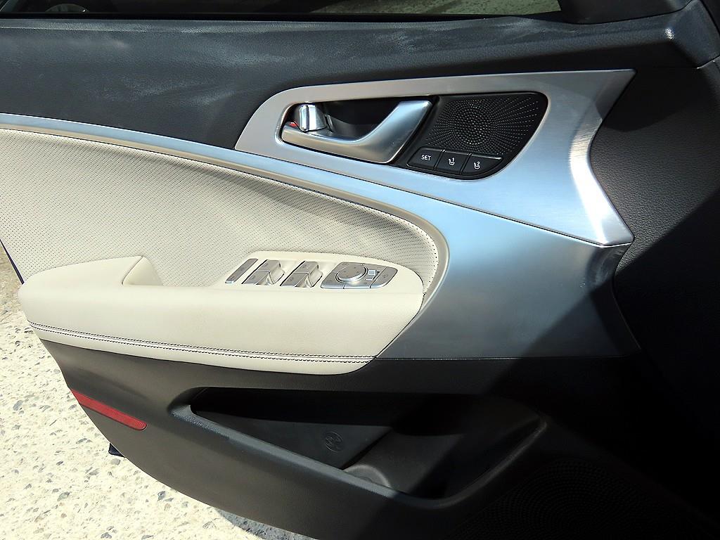 Genesis G70 - Vista 12