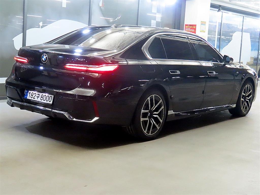 BMW 7 Series - Vista 4