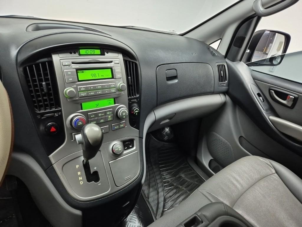 HYUNDAI Starex - Vista 10