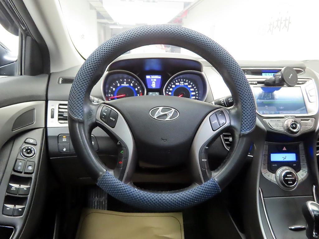 HYUNDAI Avante - Vista 7