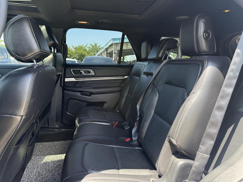 Ford Explorer - Vista 9