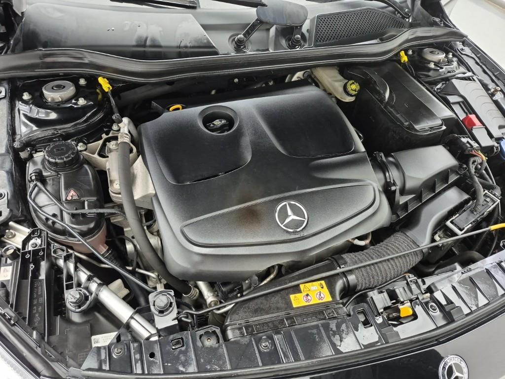 Mercedes Benz GLA Class - Vista 6