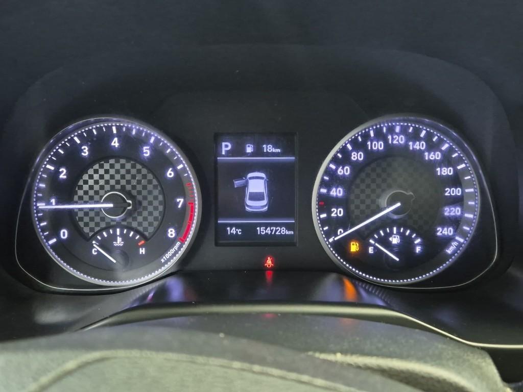 HYUNDAI Avante - Vista 6
