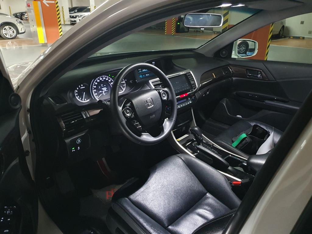 Honda Accord - Vista 7
