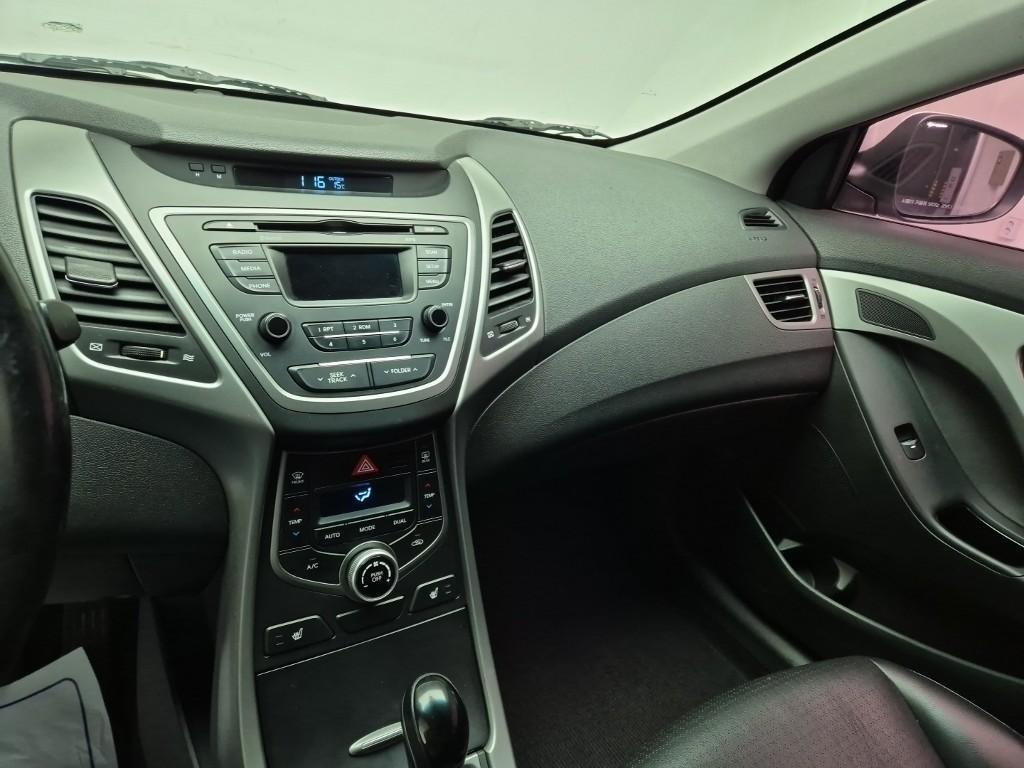 HYUNDAI Avante - Vista 10