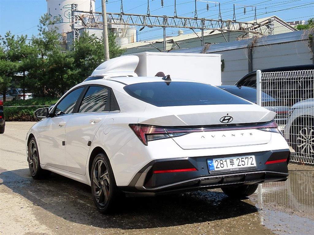 HYUNDAI Avante - Vista 3