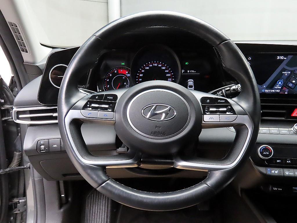 HYUNDAI Avante - Vista 9
