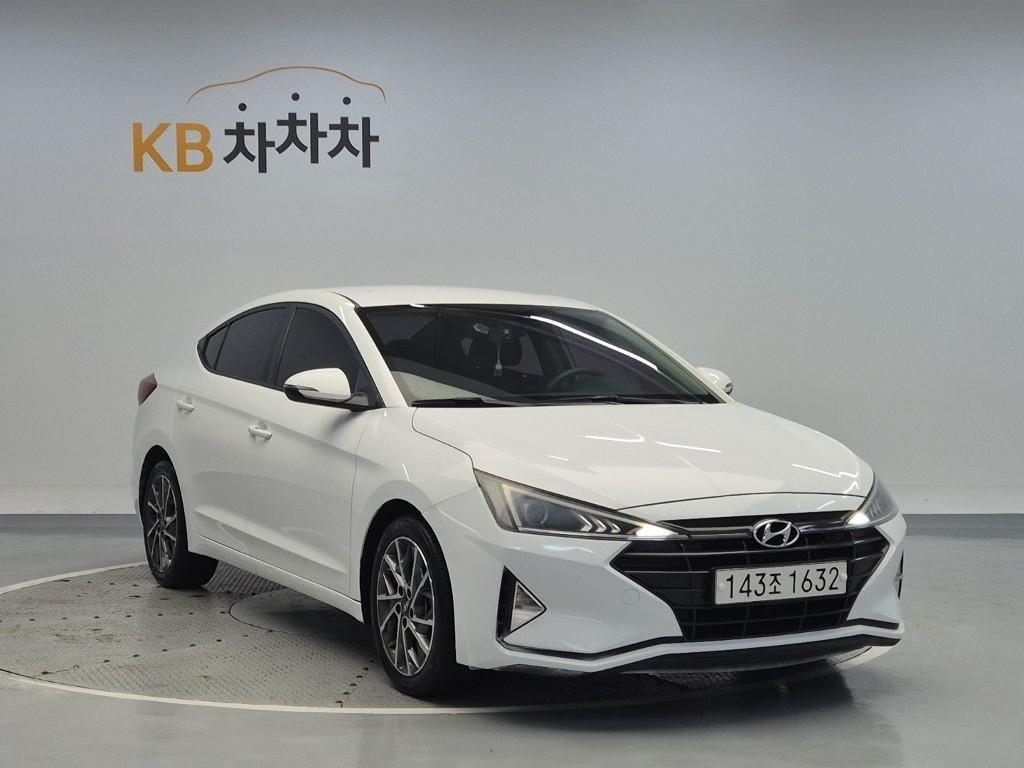 HYUNDAI Avante - Vista 4