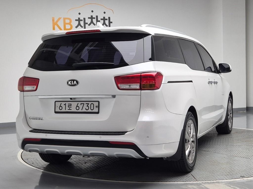 KIA Carnival - Vista 3