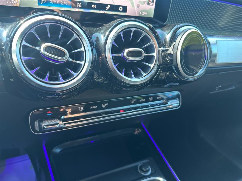 Mercedes Benz GLB Class - Vista 9