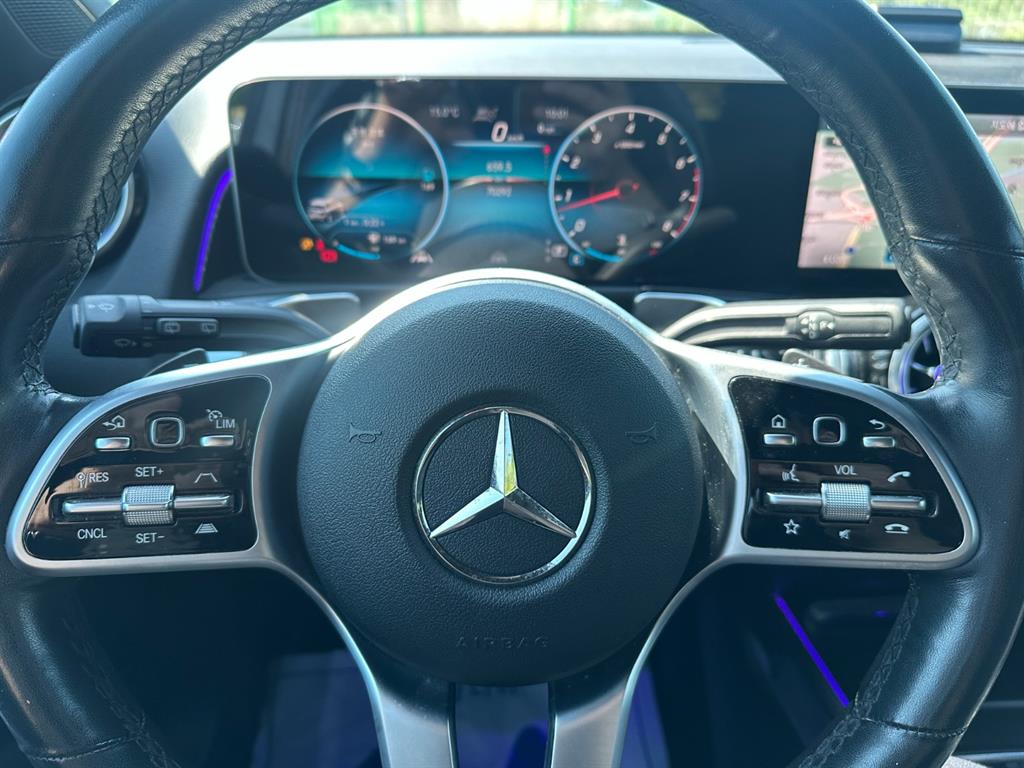 Mercedes Benz GLB Class - Vista 11
