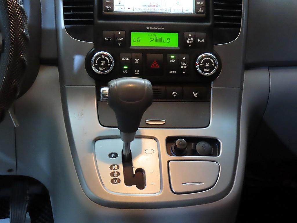 KIA Carnival - Vista 12