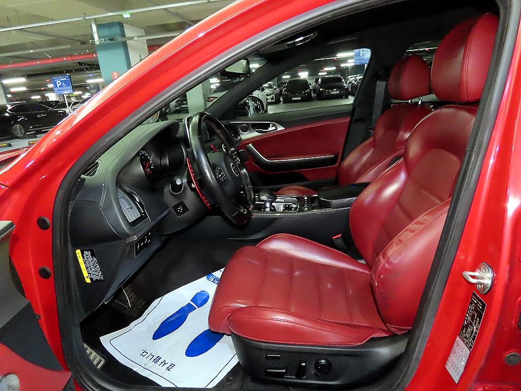 KIA Stinger - Vista 6