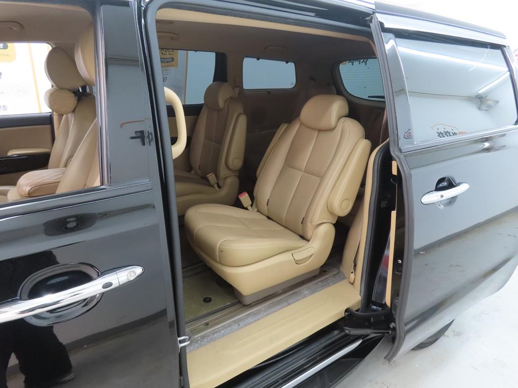 KIA Carnival - Vista 6