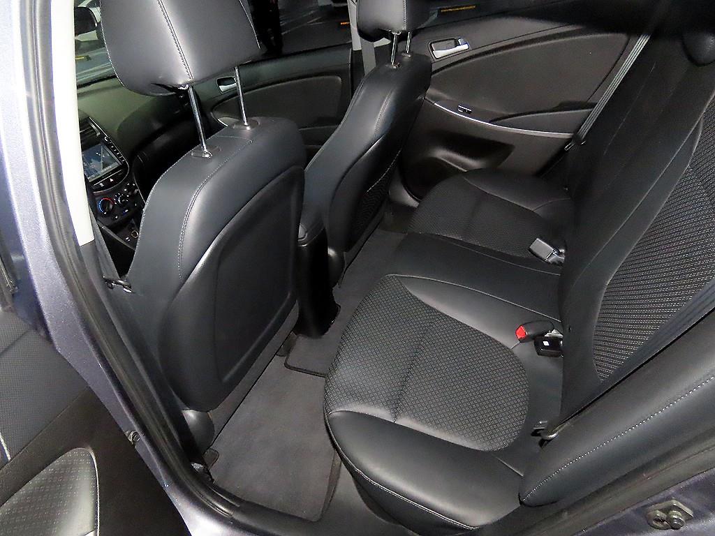 HYUNDAI Accent - Vista 7