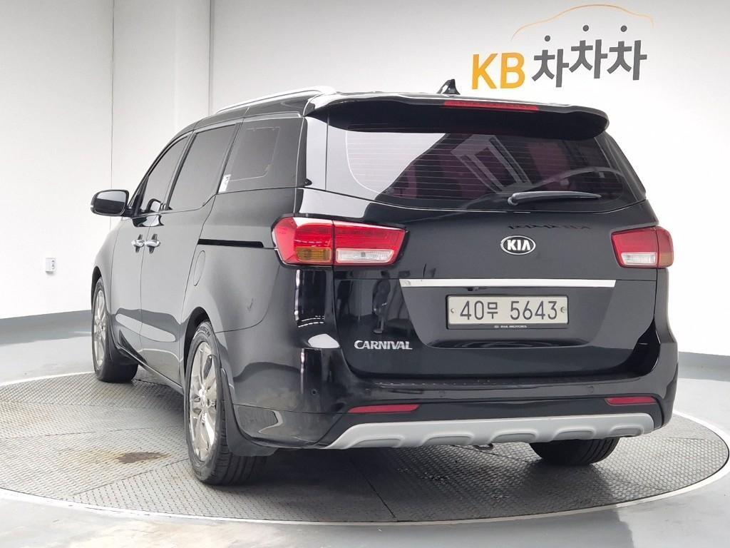 KIA Carnival - Vista 3