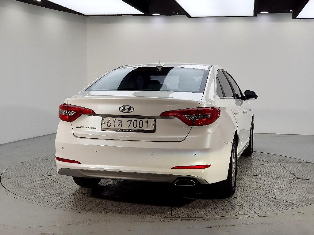 HYUNDAI Sonata - Vista 3
