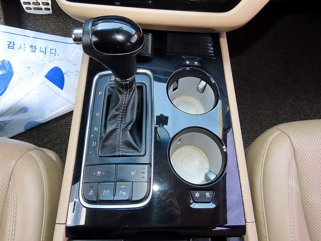 KIA Carnival - Vista 10