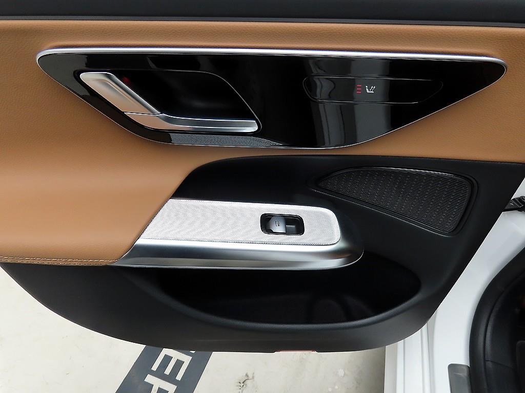 Mercedes Benz E class - Vista 12