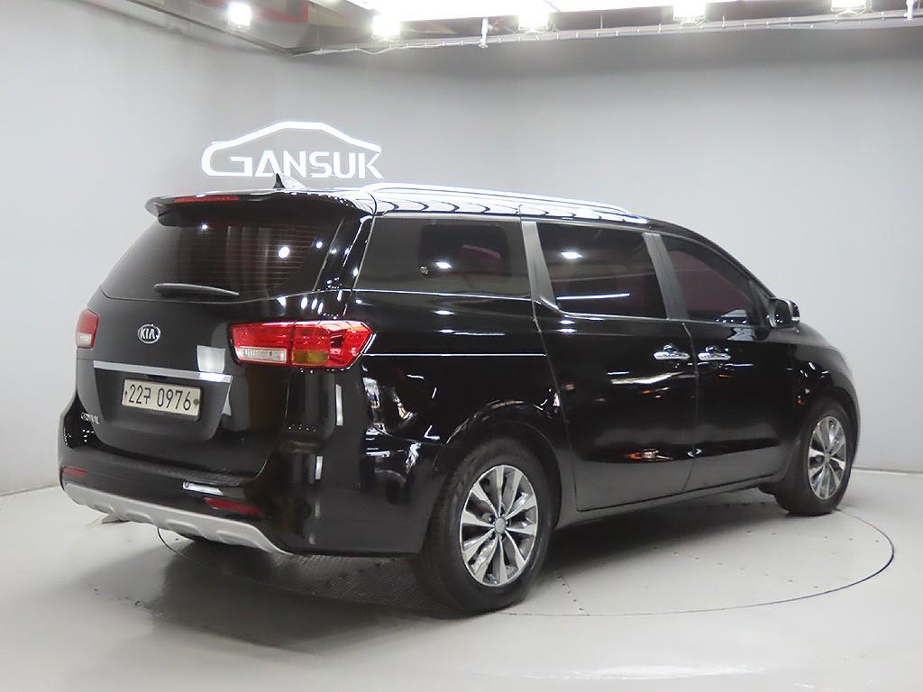 KIA Carnival - Vista 7