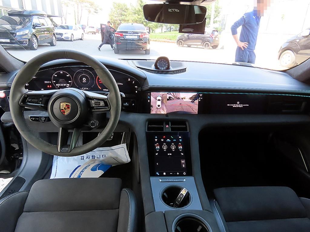 Porsche Taycan - Vista 7