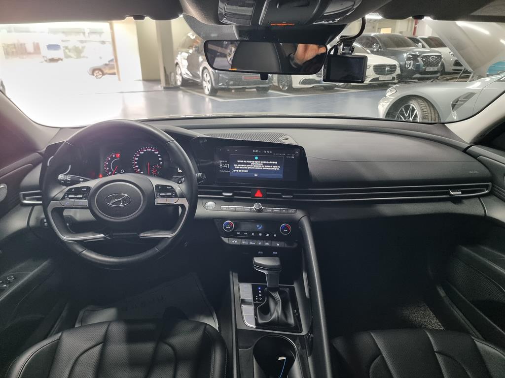 HYUNDAI Avante - Vista 7
