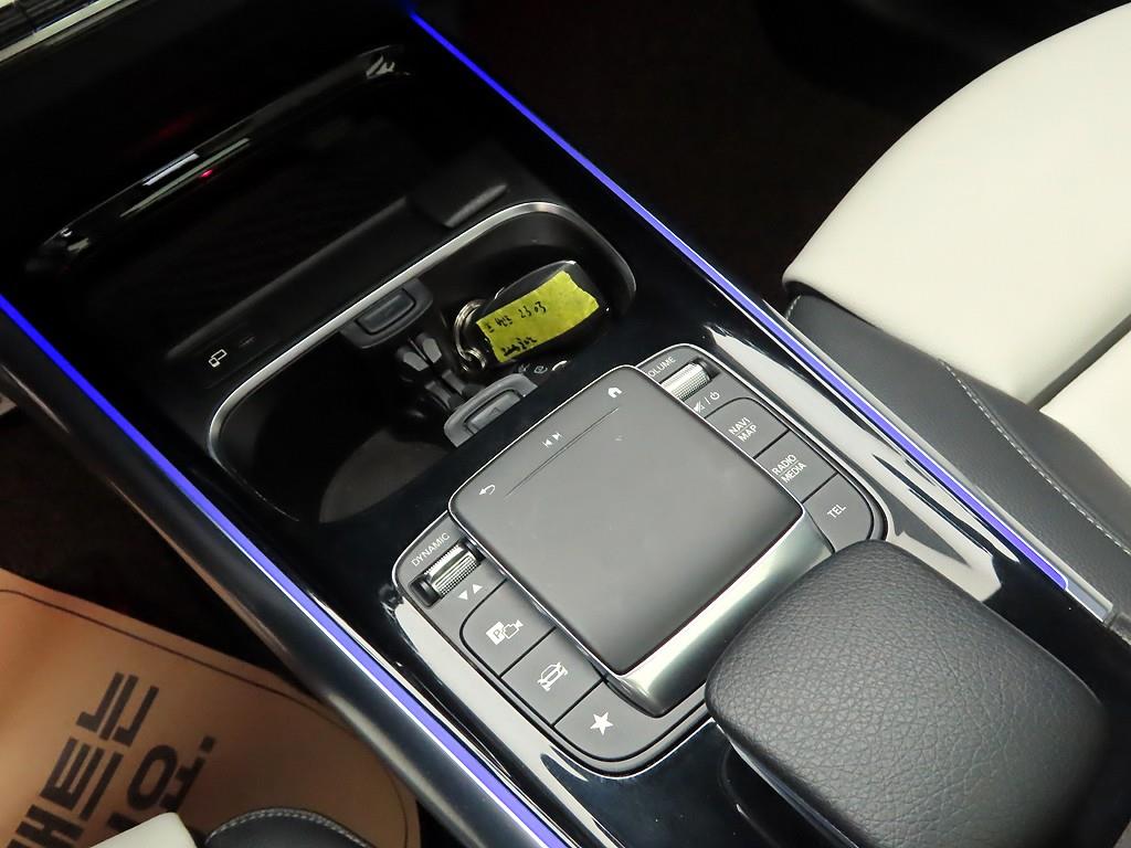 Mercedes Benz GLA Class - Vista 11