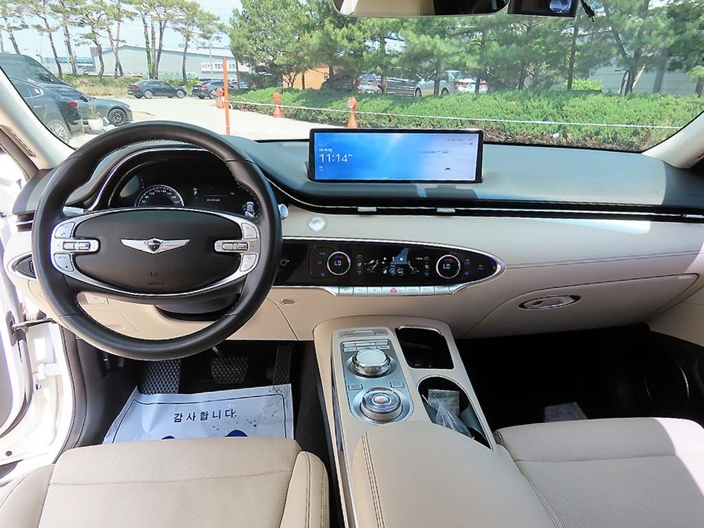 Genesis GV70 - Vista 7