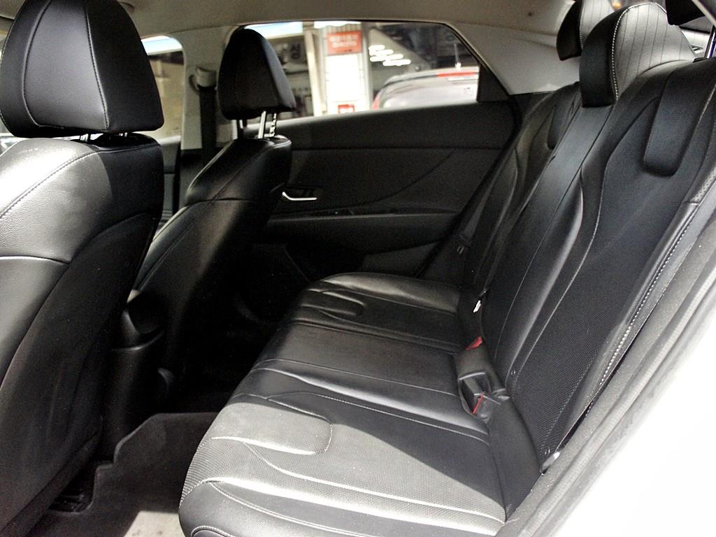 HYUNDAI Avante - Vista 11