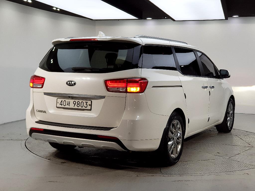 KIA Carnival - Vista 4
