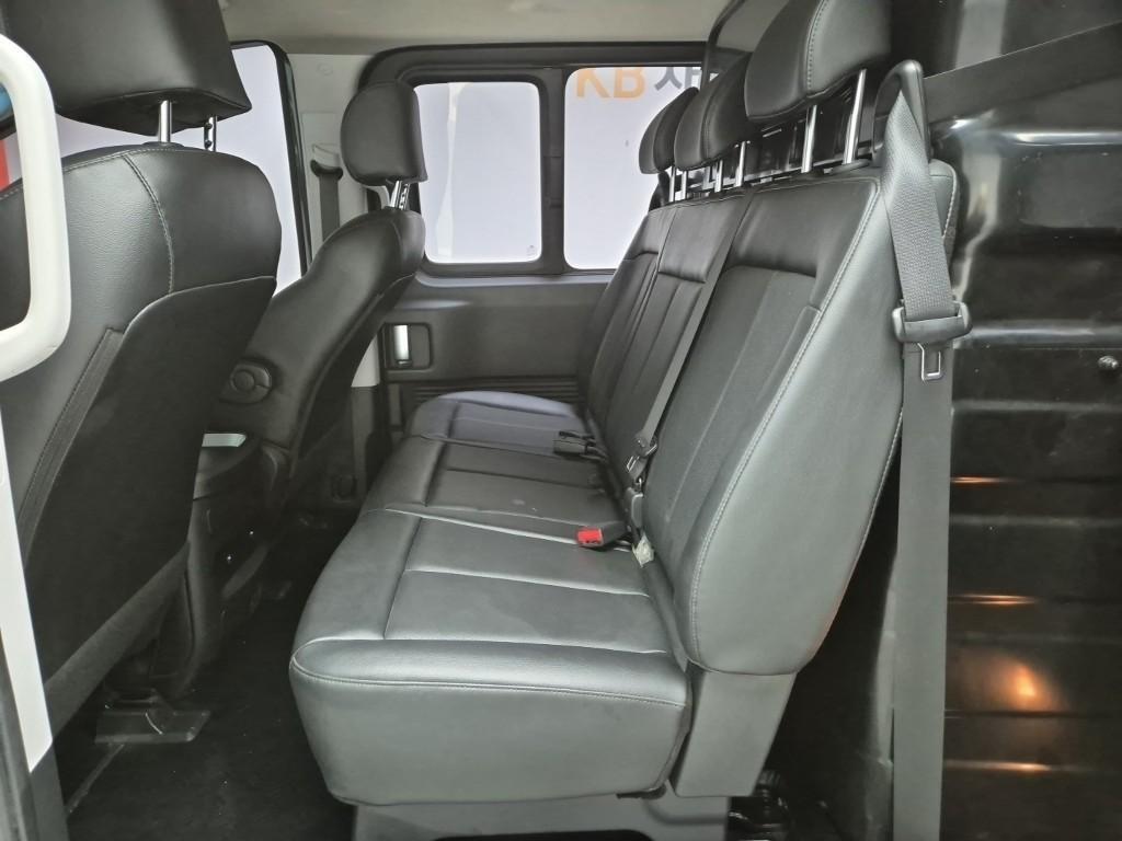 HYUNDAI Staria - Vista 12