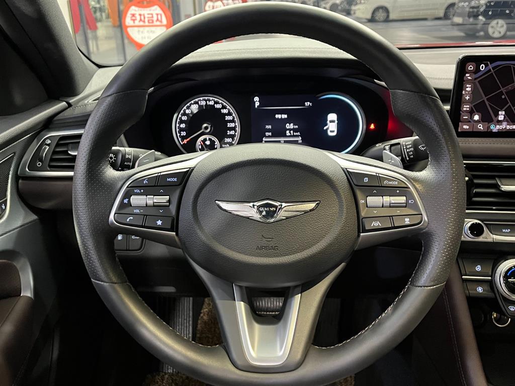 Genesis G70 - Vista 10